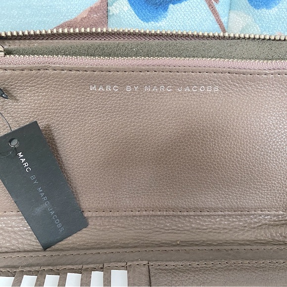 NWT Marc by Marc Jacobs Tan Leather Zippy Wallet - Picture 11 of 16